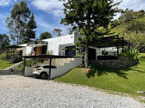 Fincas En Venta El Peñol 643-6522573