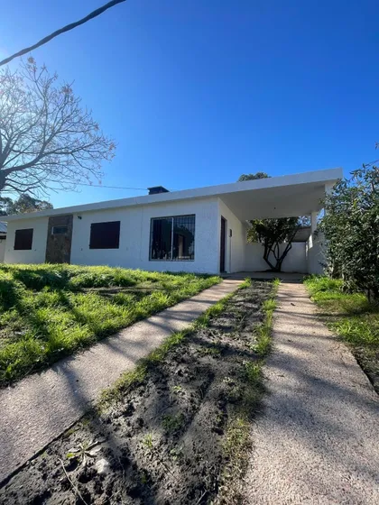 Casa 2 Dormitorios Y Garage A Metros Del Mar En Pinares De Atlántida