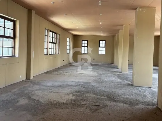 Local Comercial De 2 Pisos Con Exposición A La Calle