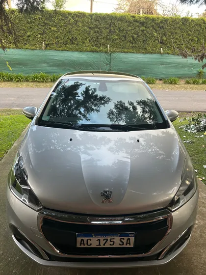 Peugeot 208 1.6 Feline