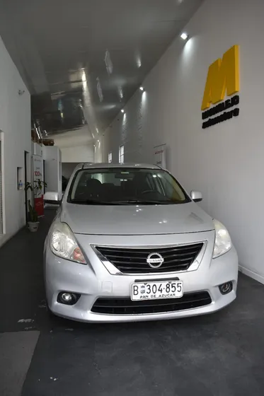 Nissan Versa Extra Full