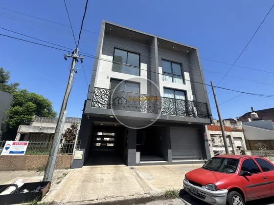 En Venta Departamento Dos Amb, Con Cochera!! (ramos Mejia)