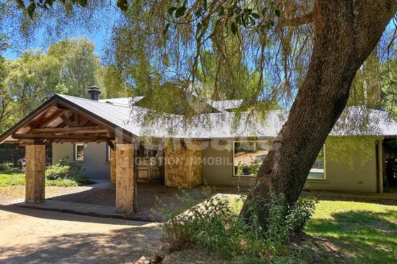 Casa De Categoría En Venta De 4 Dormitorios  Y Cabaña En Km 6  Bariloche