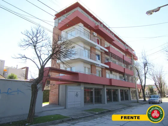 Venta - Departamento 2 Ambientes Amplio - Cochera - Amplio Balcon - Baulera - Excelente Ubicación !!