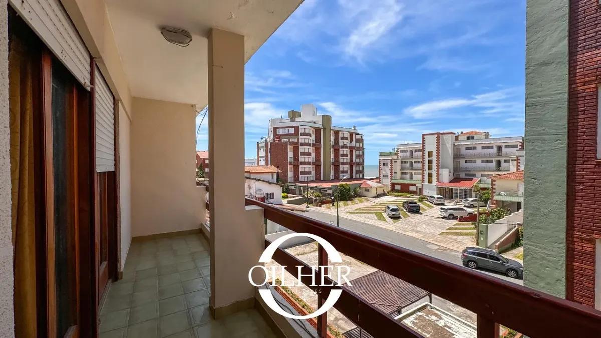 Short-Term Rental Apartment with 2 Bedrooms in the Central Area Including Parking Space