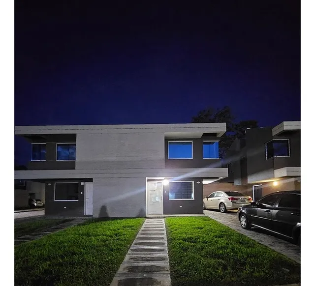 Sky Group Élite Vende Town House Conjunto Res. Casa Verde  Consta De 108mts²  San Diego 