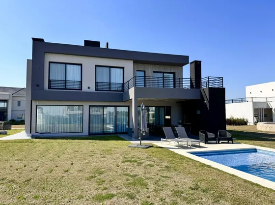 Casa En  Venta En La Providencia Canning