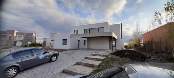 Casa - San Sebastián A Laguna En San Sebastian Pg
