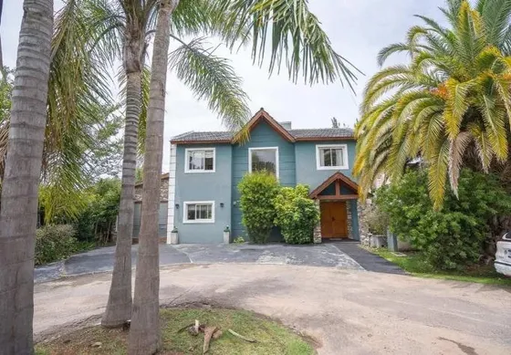 Casa En Venta - 5 Dormitorios 3 Baños - Cochera - 400mts2 - Pilar