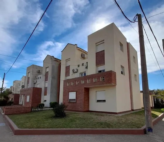Venta Departamento, 2 Dorm,  Cochera Cubierta Propia, Barrio Smata 2, Córdoba