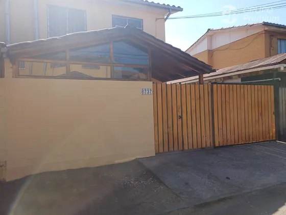 Casa En Venta De 4 Dorm. En Pudahuel
