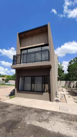 Condominio De 6 Departamentos  De 3 Ambientes  Con Cochera Propia En Del Viso