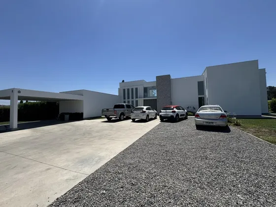 Moderna Casa En Parcela Condominio La Virgen