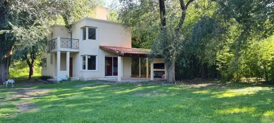 Venta Villa Allende Cumbres-casa Apta Bancor 3  Dormitorios-terreno 2715 M2-apto Housing