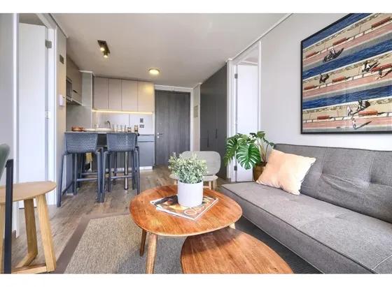 Arriendo Metro Cerrillos / Buzeta / Carlos Valdovinos