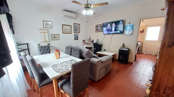 Venta Casa 3 Ambientes Castelar Jardín Cochera