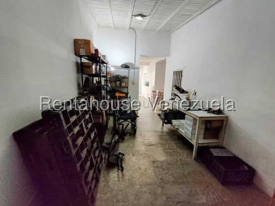 Terreno/local Comercial En Venta En Barquisimeto Posee 347m2 Con Todos Los Servicios Basicos Mucho Potencial Cod 25 14600 Comunicate Soy Gabi Irastorza                                                 