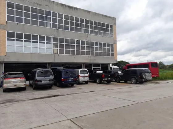 Galpón Venta Avenida Henry Ford Gr.