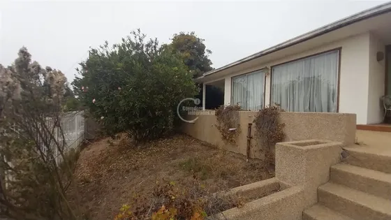 Venta Casa En Reñaca, 2d, 2b, Buena Orientación Gran Terreno