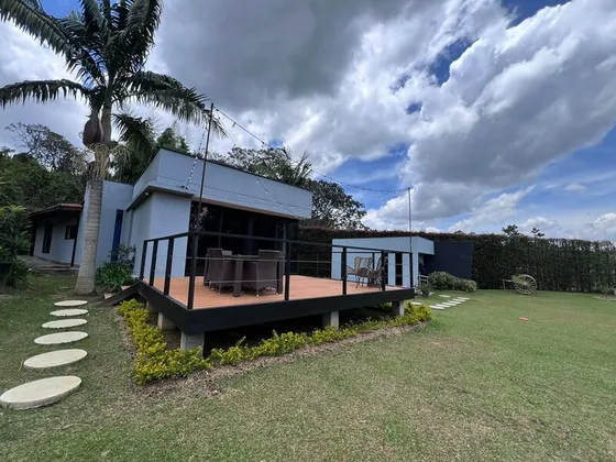 Finca En Venta Ubicada En Guarne Sector Vereda Montañez (25079).