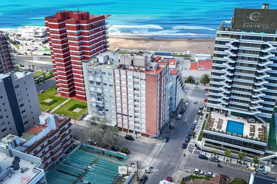 Venta - Departamento 3 Ambientes Con Dependencia Al Frente Con Cochera - Zona Playa Grande