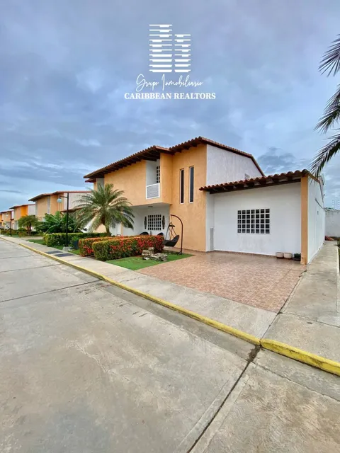 En Venta Moderno Y Acogedor Town House, Situado En El Conjunto Residencial Tierra Del Sol