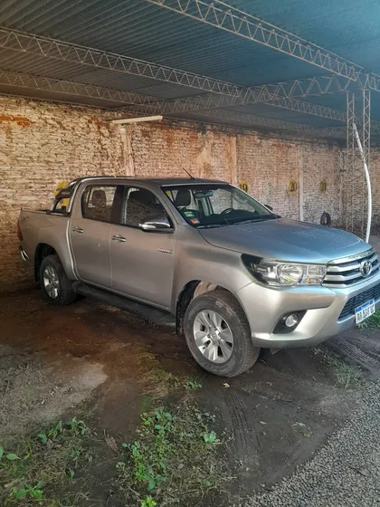 Toyota Hilux 2.8 Cd Srv At 4x4 177 Cv