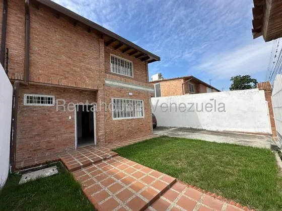 Se Alquila Quinta Amoblada Urb Cantarana Maracay, 26-385 Hc