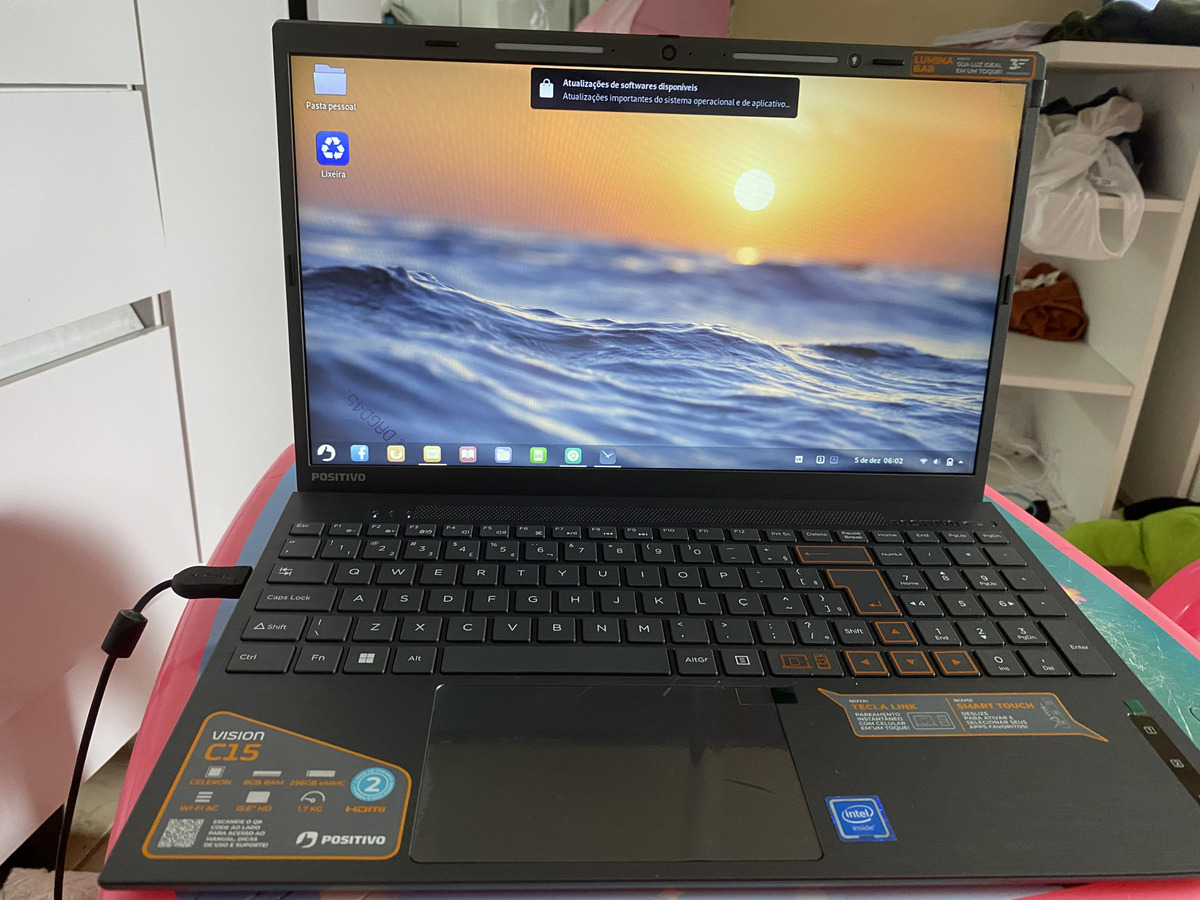 Notebook Positivo Vision C15 Lumina Bar Celeron, 8gb 256gb Emmc, Tela 15 Polegadas Hd Antirreflexo, Linux, Tecla Link, Cinza