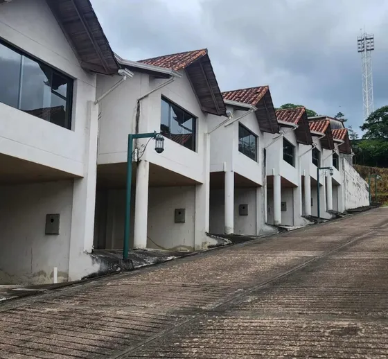 Nr Casa En Obra Gris En San Cristóbal, Urb. Privada