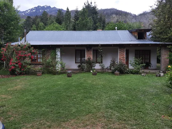 2 Casas En Chacra De 3.86 Hec. (el Hoyo - Chubut - B° Catarata)