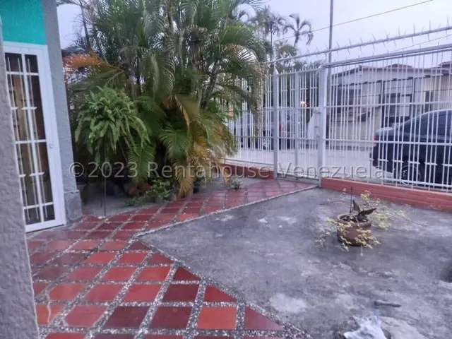 Maritza Lucena Trae Amplia Casa En Venta En Cabudare, Calle Cerrada Con Vigilancia 24/7, Cómodas Habitaciones, Cerca A Comercios.