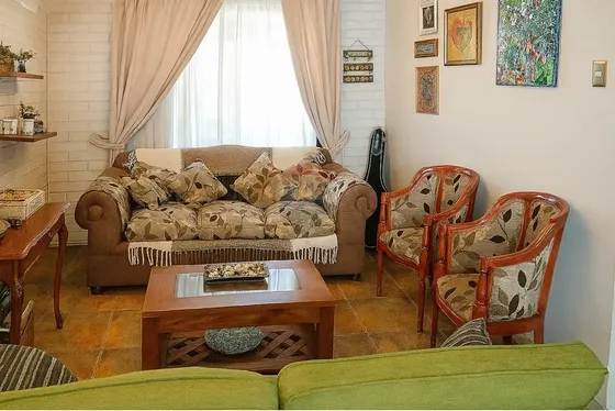 Acogedora Casa Residencial, Barrio Consolidado