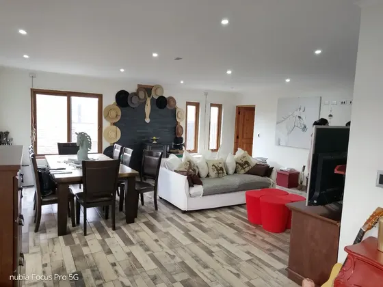 Casa Luminosa 3 D, 3 B, 3 E, 1 B 393/250 Mt2, Isla De Maipo