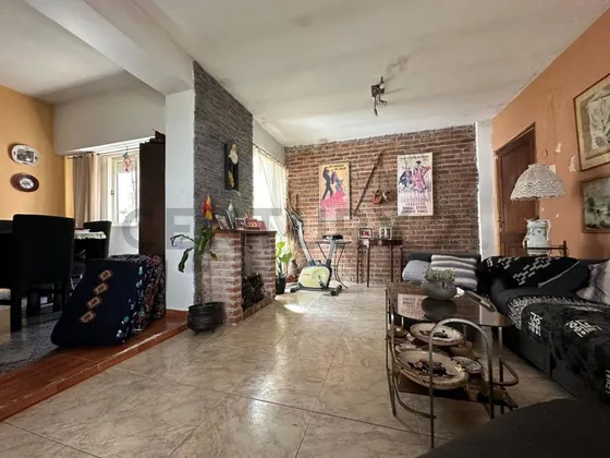 Hermosa Casa En El Centro De Ramos Mejía. A Metros De Av. De Mayo.
