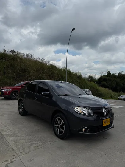 Renault Logan 1.6 Privilege / Intens