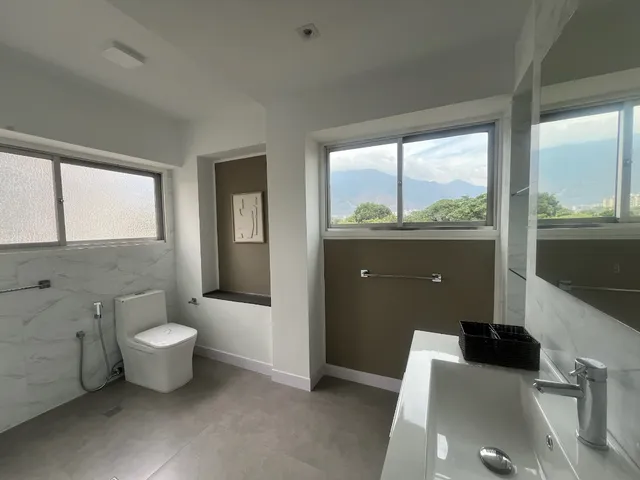 Se Alquila Apartamento Con Ascensor Privado En La Urb. La Floresta, Municipio Chacao.