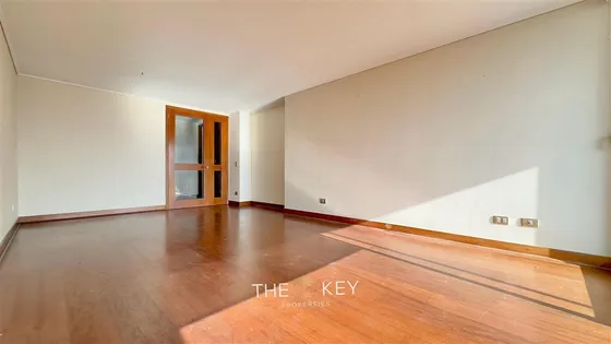 Departamento En Venta De 3d, 2e Y 1b. En Vitacura
