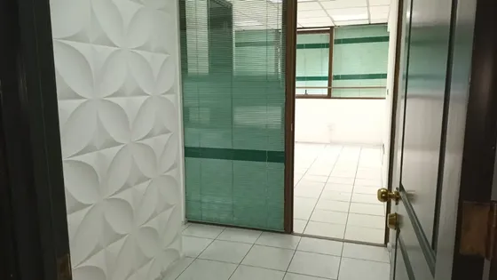 Oficina En Edificio Comercial / Salud. Metro P De Valdivia!