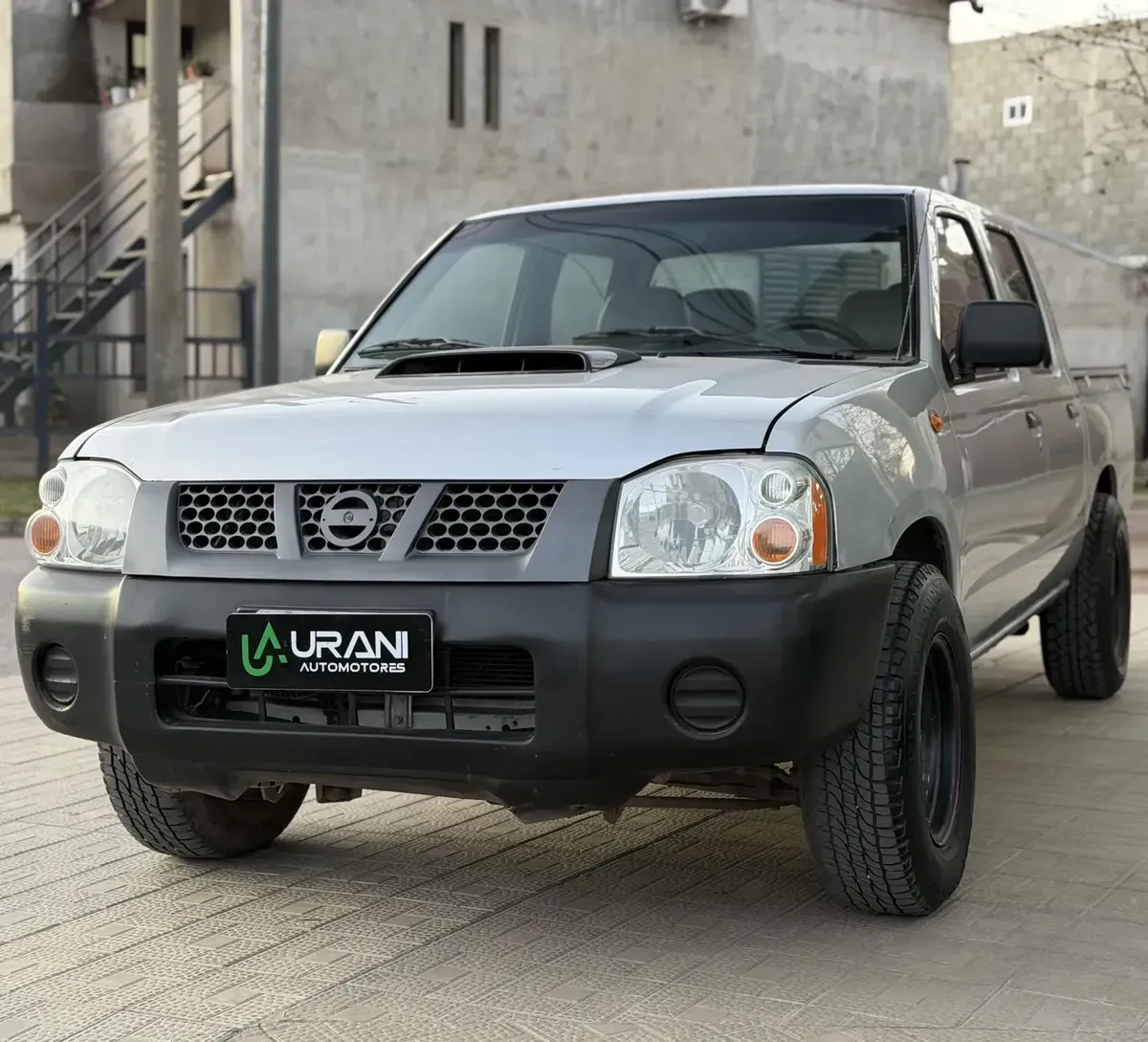 Nissan NP300 2.5 Double Cab 133 hp 4x2