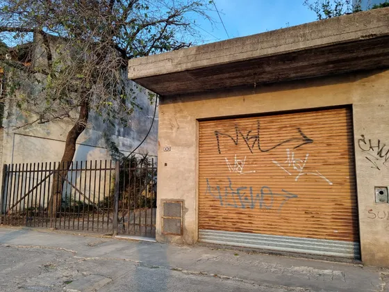 Oportunidad Casa De Dos Plantas 4 Ambientes, Local Comercial, Deposito Y Espacio Aéreo Para Construir