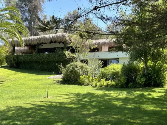 Preciosa En Condominio Orilla Lago 20.000m2 Piscina Quincho