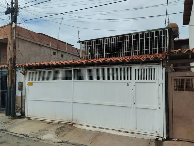 Amplia Casa En Porlamar, Urbanización La Arboleda