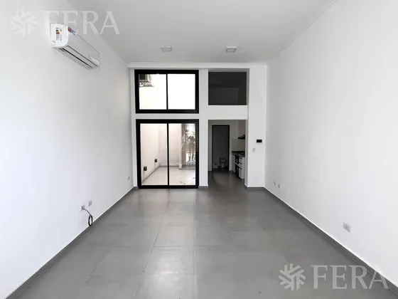 Venta Departamento Tipo Casa  1 Ambiente Con Patio En Sarandi