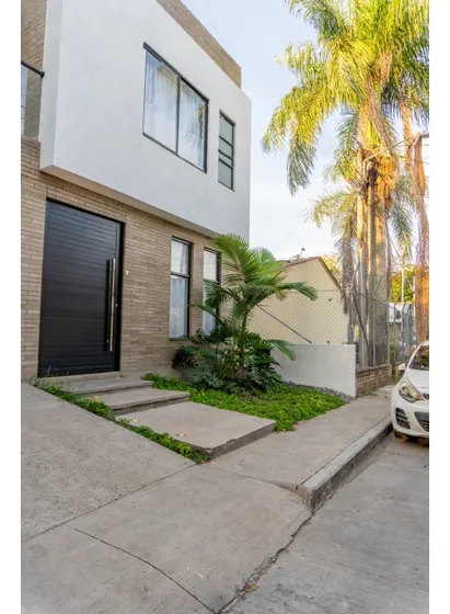 Imponente Casa De Tres Pisos En Venta En Cartago