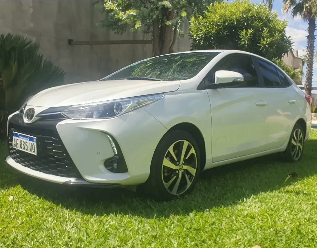 Toyota Yaris 1.5 107Cv Xls Pack Cvt Sedan