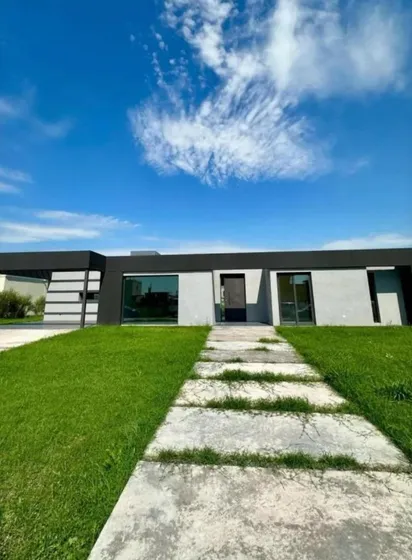 Casa En Venta - 4 Dormitorios 3 Baños - Cochera - 190mts2 - Canning