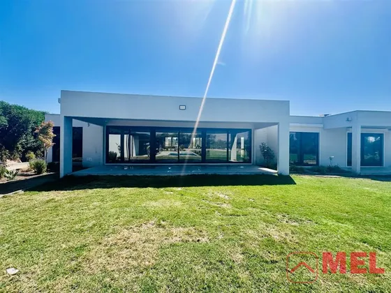 Casa En Venta De 6 Dorm. En Chicureo Colina