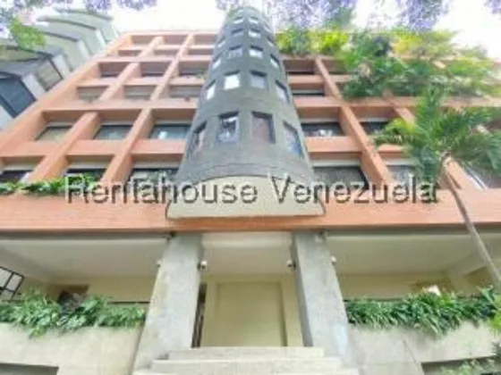 #25-10489  Lujoso Y Amplio Apartamento En La Castellana 