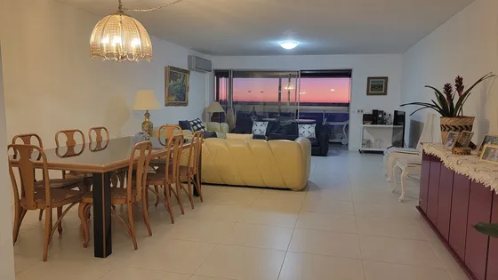 Apartamento En Alquiler El Torreon, 3 Dorm Y Serv, Vista